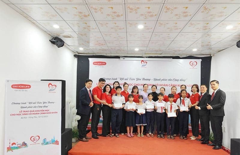 Daiichi life trao học bổng