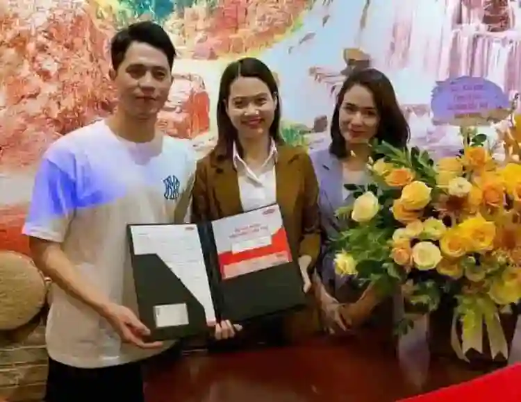 Cầu thủ Đình Trọng